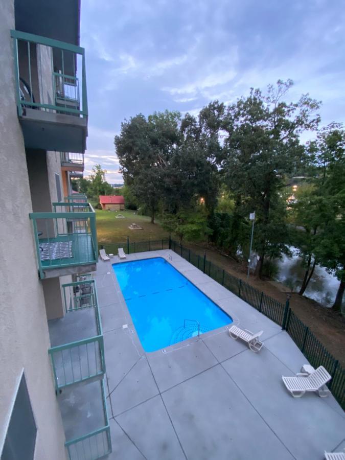 River Place Condos 609 1Bd, 2 Bath Пиджен Фордж Екстериор снимка